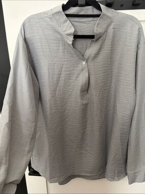 Women’s Grey Henley Collar Long-Sleeve Shirt